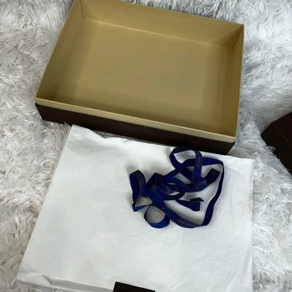 Louis vuitton box and ribbon